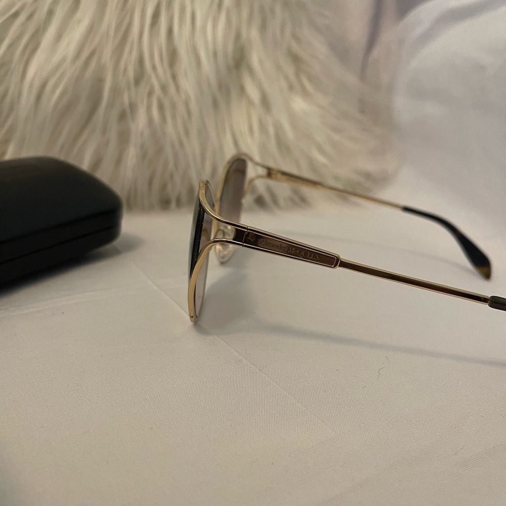 Alexander Mcqueen Sunglasses with Black Case - Picture 2 of 3